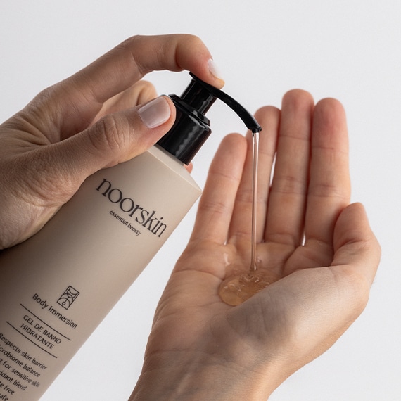 Imagem do gel de banho Body Immersion, da Noorskin, para uma rotina de cuidados com a pele.